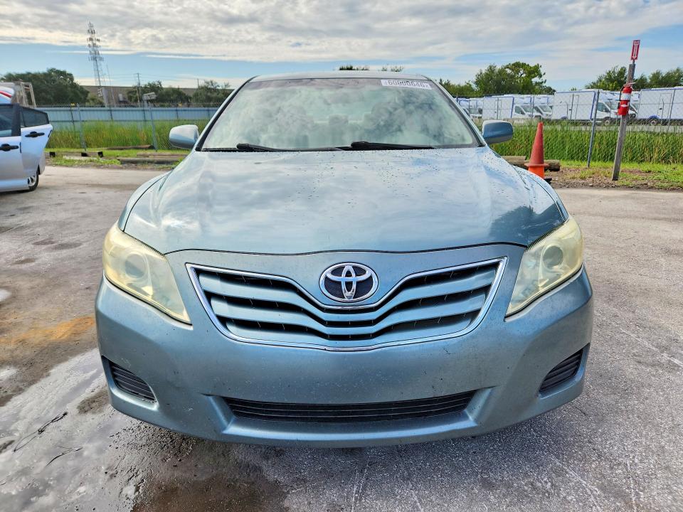 60000646 :رقم المزاد ، 4T1BF3EK8AU571101 vin ، 2010 Toyota Camry مزاد بيع