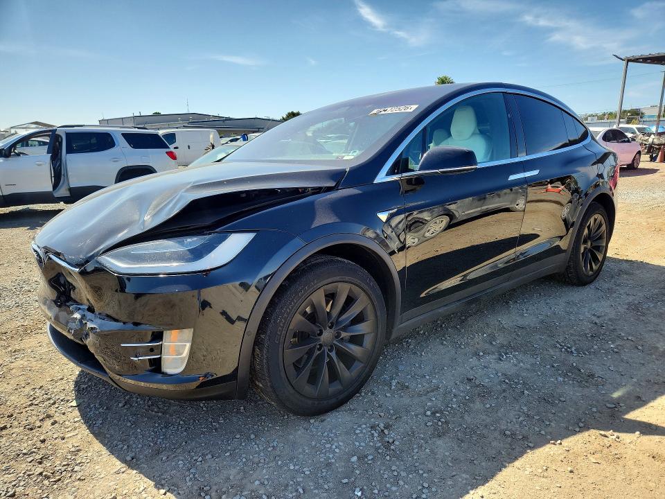 62472526 :رقم المزاد ، 5YJXCAE25HF065882 vin ، 2017 Tesla Model X مزاد بيع