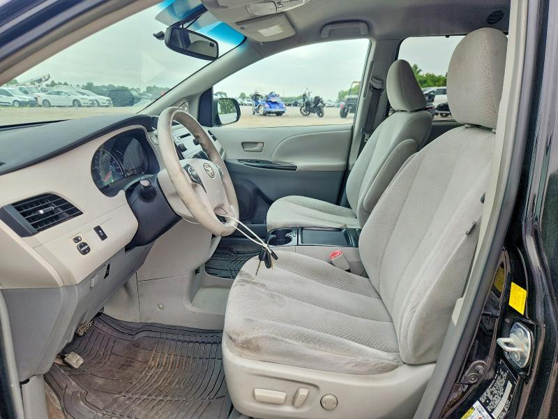 62324566 :رقم المزاد ، 5TDKK3DC8BS066529 vin ، 2011 Toyota Sienna مزاد بيع