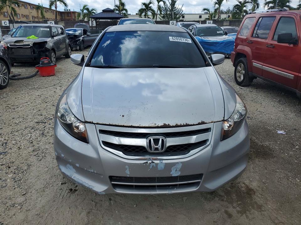 62850736 :رقم المزاد ، 1HGCP2F64BA025711 vin ، 2011 Honda Accord مزاد بيع