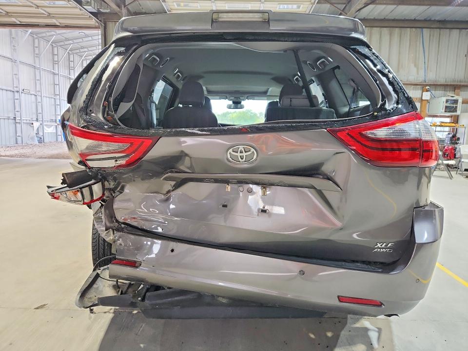 62222476 :رقم المزاد ، 5TDDZ3DC9LS228111 vin ، 2020 Toyota Sienna مزاد بيع