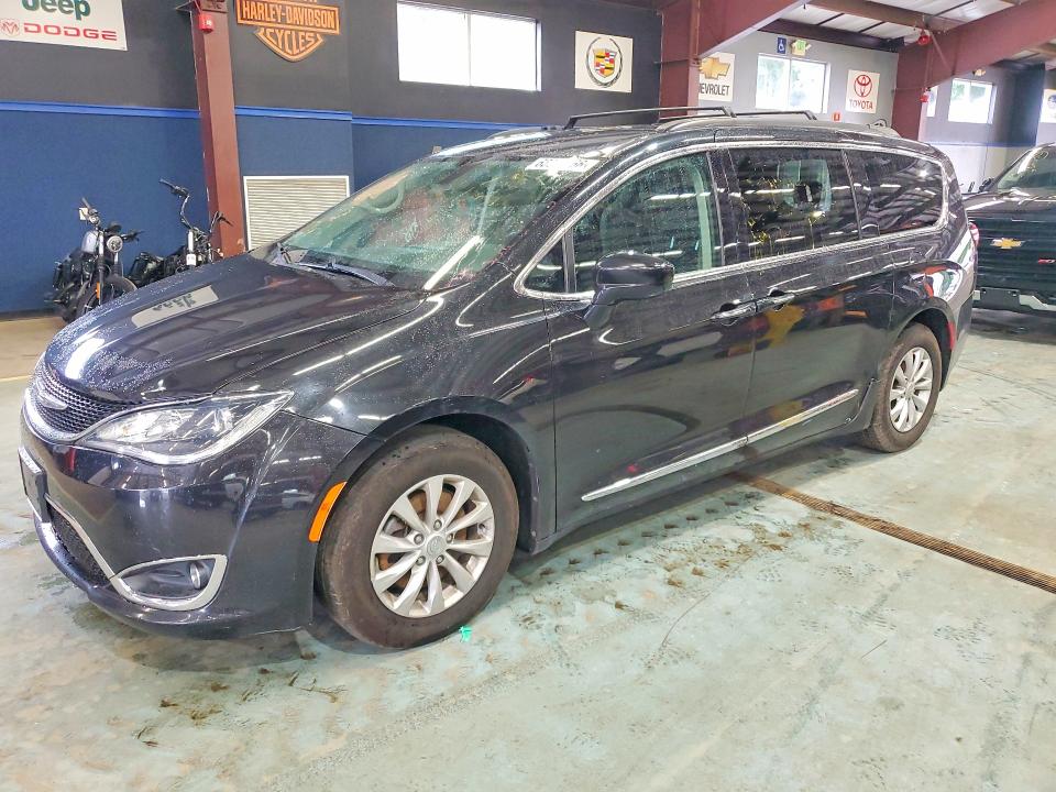 63364766 :رقم المزاد ، 2C4RC1BG8HR583692 vin ، 2017 Chrysler Pacifica مزاد بيع