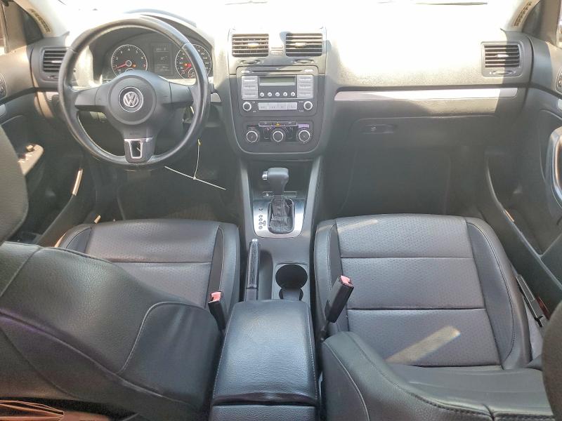 62713086 :رقم المزاد ، 3VWAZ7AJ4AM128165 vin ، 2010 Volkswagen Jetta مزاد بيع