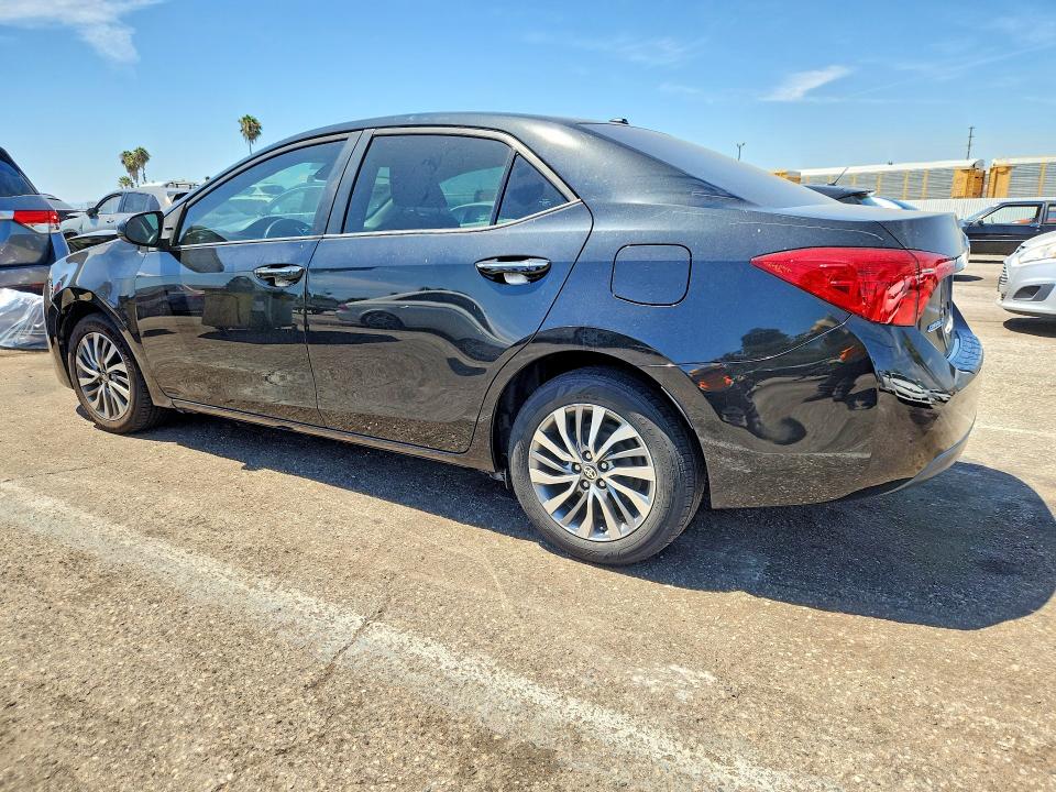 61408656 :رقم المزاد ، 5YFBURHEXJP811457 vin ، 2018 Toyota Corolla مزاد بيع