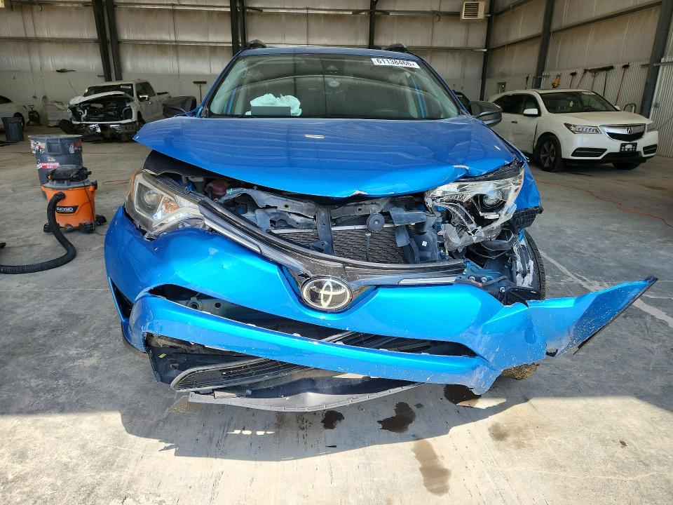 61138466 :رقم المزاد ، 2T3ZFREV0HW361993 vin ، 2017 Toyota Rav4 مزاد بيع