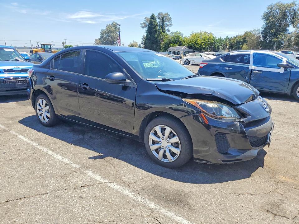 62691326 :رقم المزاد ، JM1BL1TG1D1730790 vin ، 2013 Mazda 3 مزاد بيع