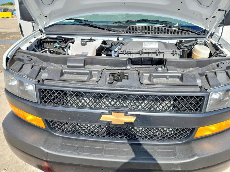 60924476 :رقم المزاد ، 1GCWGBFP1S1269899 vin ، 2025 Chevrolet Express G2500 مزاد بيع