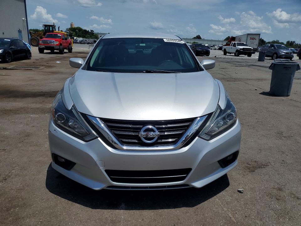 60999546 :رقم المزاد ، 1N4AL3AP5HC245742 vin ، 2017 Nissan Altima مزاد بيع