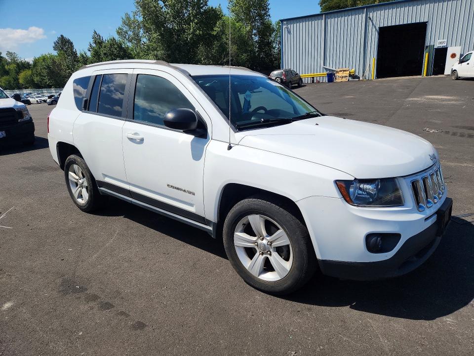 61691916 :رقم المزاد ، 1C4NJDBB9HD106332 vin ، 2017 Jeep Compass مزاد بيع