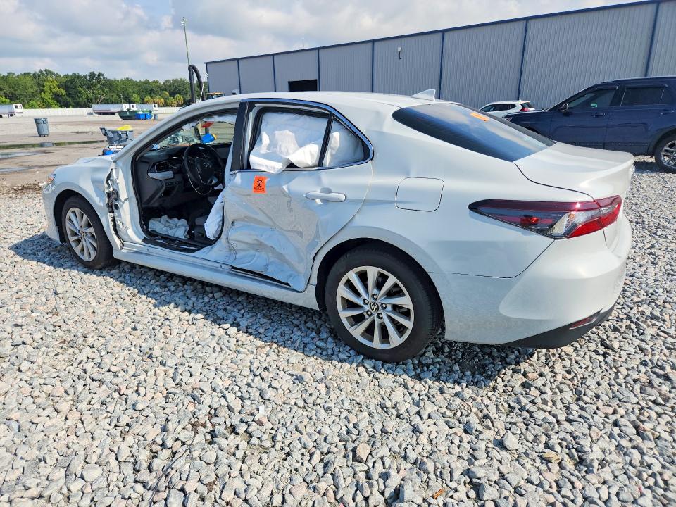 2022 Toyota Camry მანქანა იყიდება აუქციონზე, vin: 4T1C11AK8NU072155, აუქციონის ნომერი: 62813676