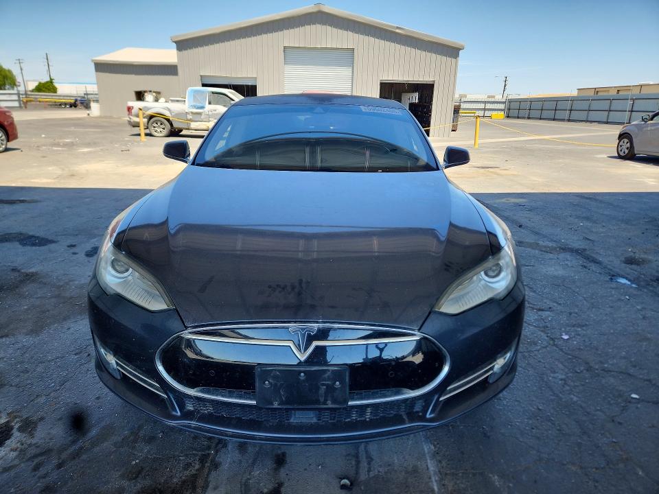 59602466 :رقم المزاد ، 5YJSA1H14FFP77218 vin ، 2015 Tesla Model S مزاد بيع