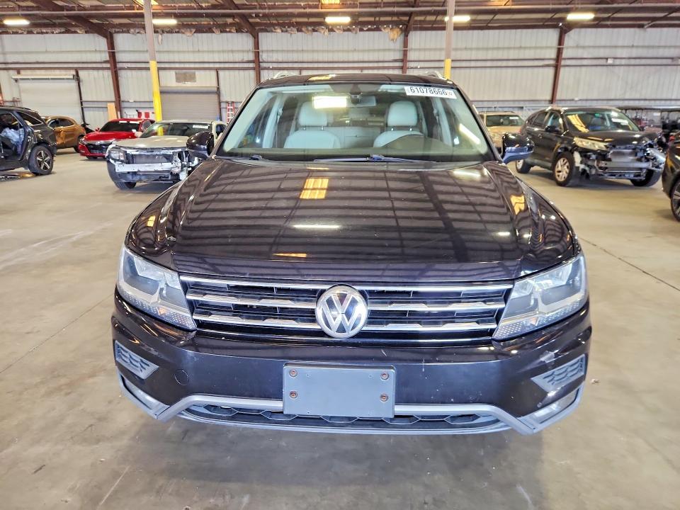 61078666 :رقم المزاد ، 3VV2B7AX7JM067671 vin ، 2018 Volkswagen Tiguan مزاد بيع