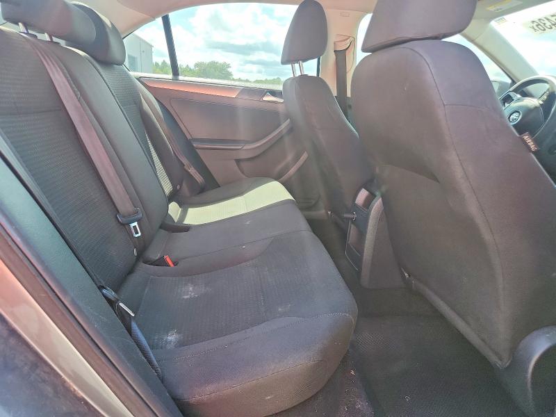 60715436 :رقم المزاد ، 3VWD17AJXFM251111 vin ، 2015 Volkswagen Jetta مزاد بيع