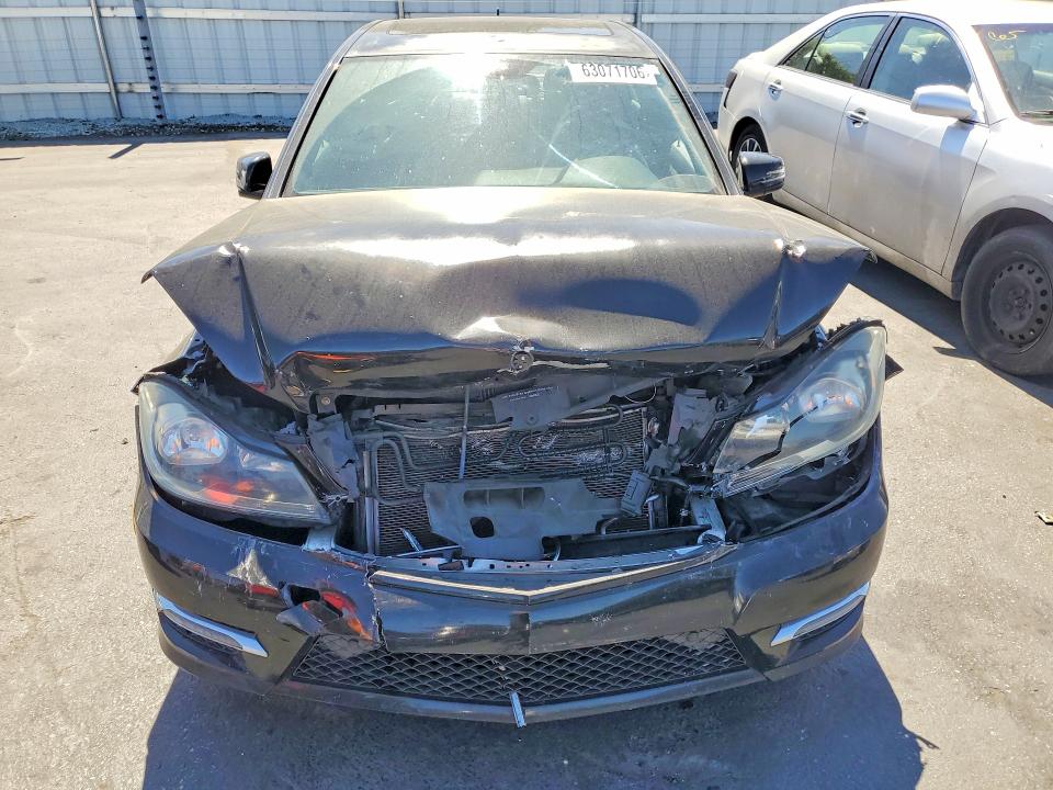 2014 Mercedes-benz C მანქანა იყიდება აუქციონზე, vin: WDDGF4HB8EA945697, აუქციონის ნომერი: 63071706