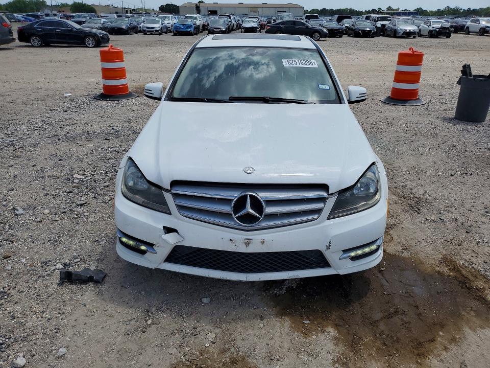62516396 :رقم المزاد ، WDDGF4HB4DG095496 vin ، 2013 Mercedes-benz C مزاد بيع