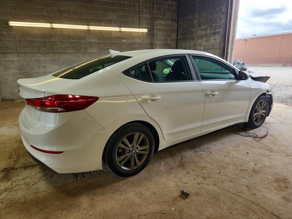 60153696 :رقم المزاد ، 5NPD84LF2JH380819 vin ، 2018 Hyundai Elantra مزاد بيع