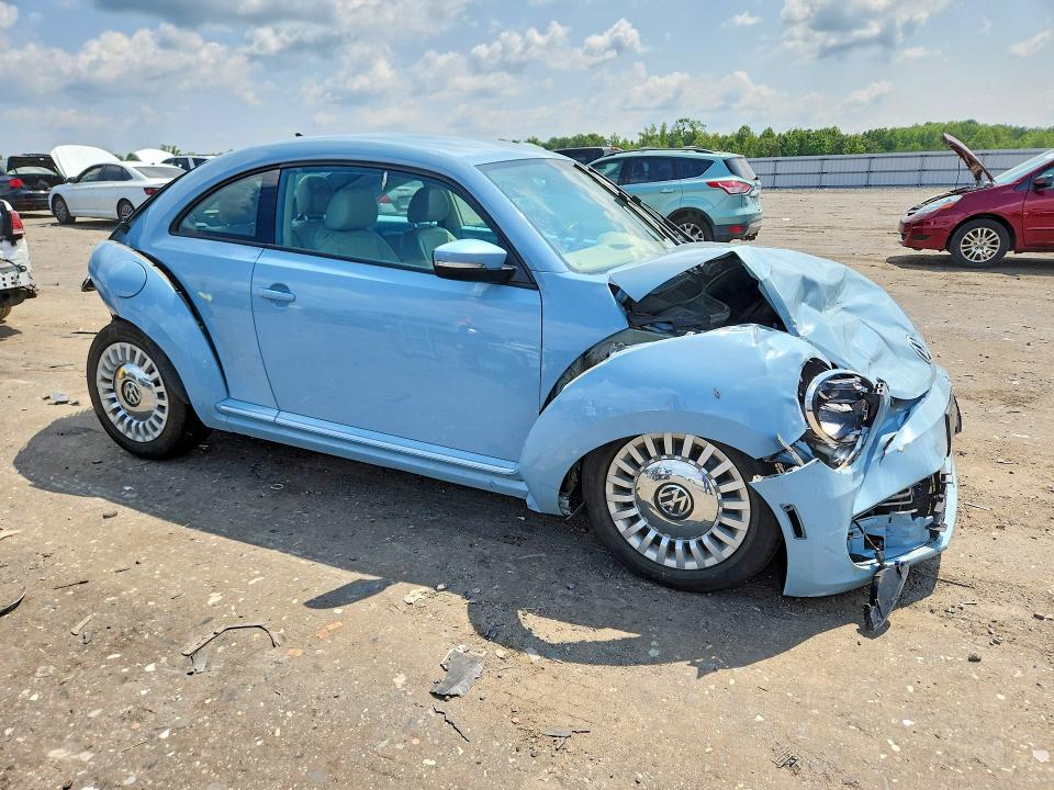 63153946 :رقم المزاد ، 3VWJ17AT1FM635783 vin ، 2015 Volkswagen Beetle مزاد بيع