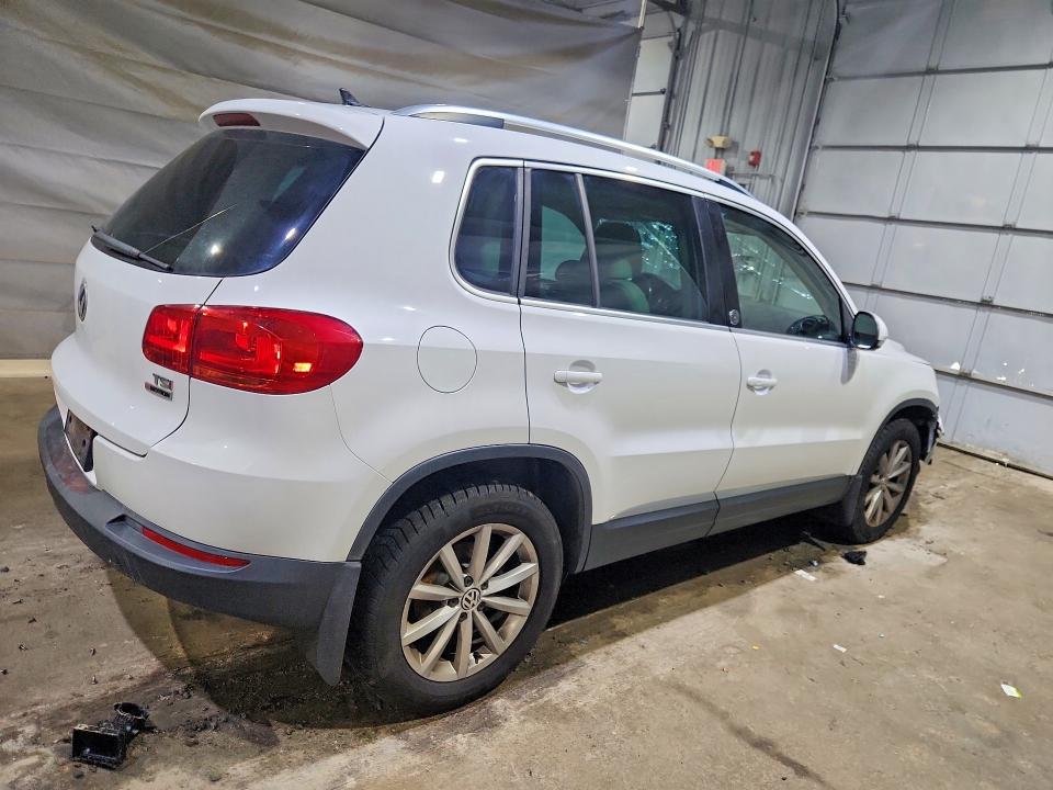 61937986 :رقم المزاد ، WVGSV7AX0HK012479 vin ، 2017 Volkswagen Tiguan مزاد بيع