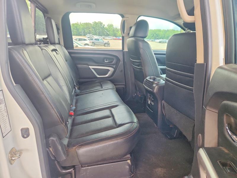 60797306 :رقم المزاد ، 1N6AA1E62HN537775 vin ، 2017 Nissan Titan مزاد بيع