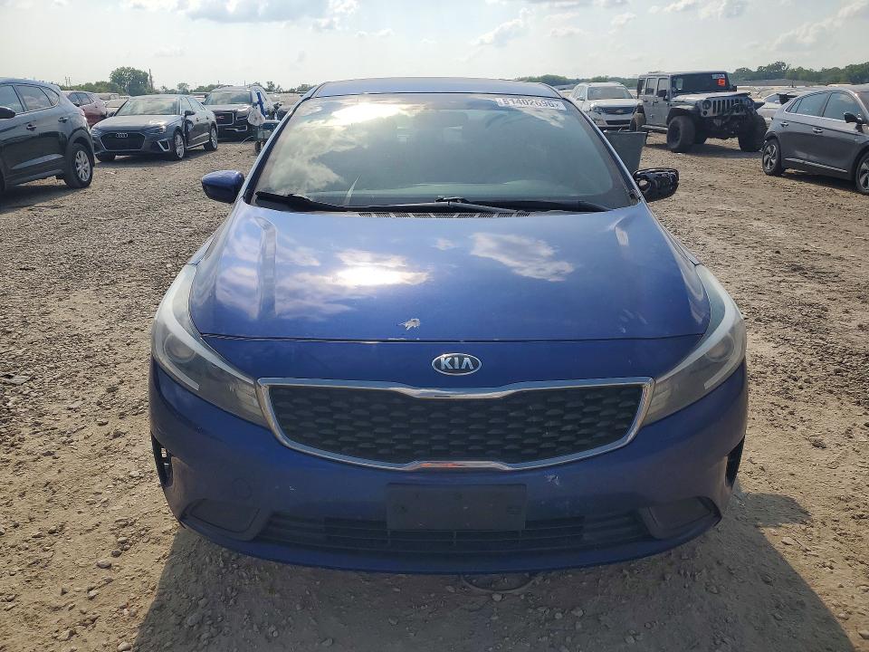 61402696 :رقم المزاد ، 3KPFK4A78HE029465 vin ، 2017 Kia Forte مزاد بيع