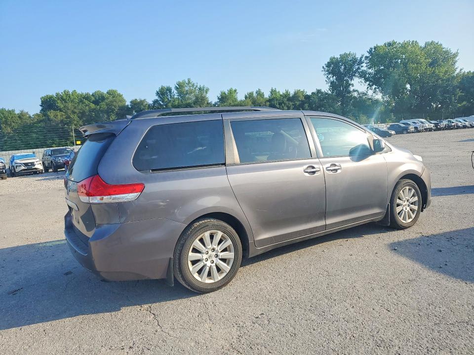 2012 Toyota Sienna მანქანა იყიდება აუქციონზე, vin: 5TDDK3DC7CS036335, აუქციონის ნომერი: 61581286