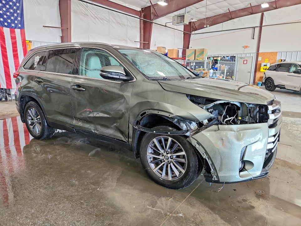2019 Toyota Highlander მანქანა იყიდება აუქციონზე, vin: 5TDJZRFH7KS979592, აუქციონის ნომერი: 60074496