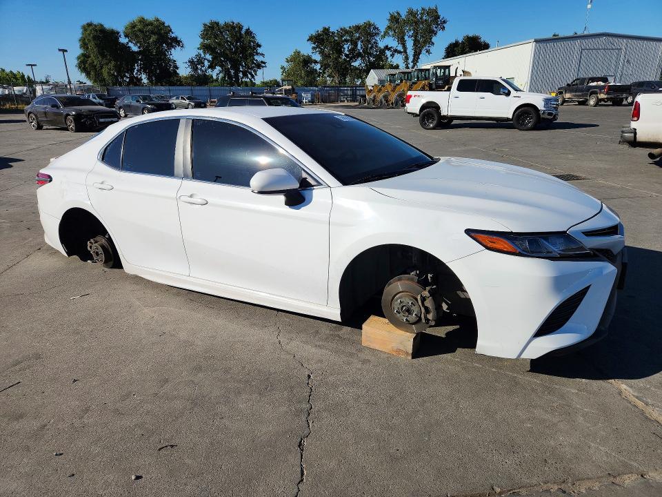 2018 Toyota Camry მანქანა იყიდება აუქციონზე, vin: 4T1B11HK5JU068785, აუქციონის ნომერი: 59685636