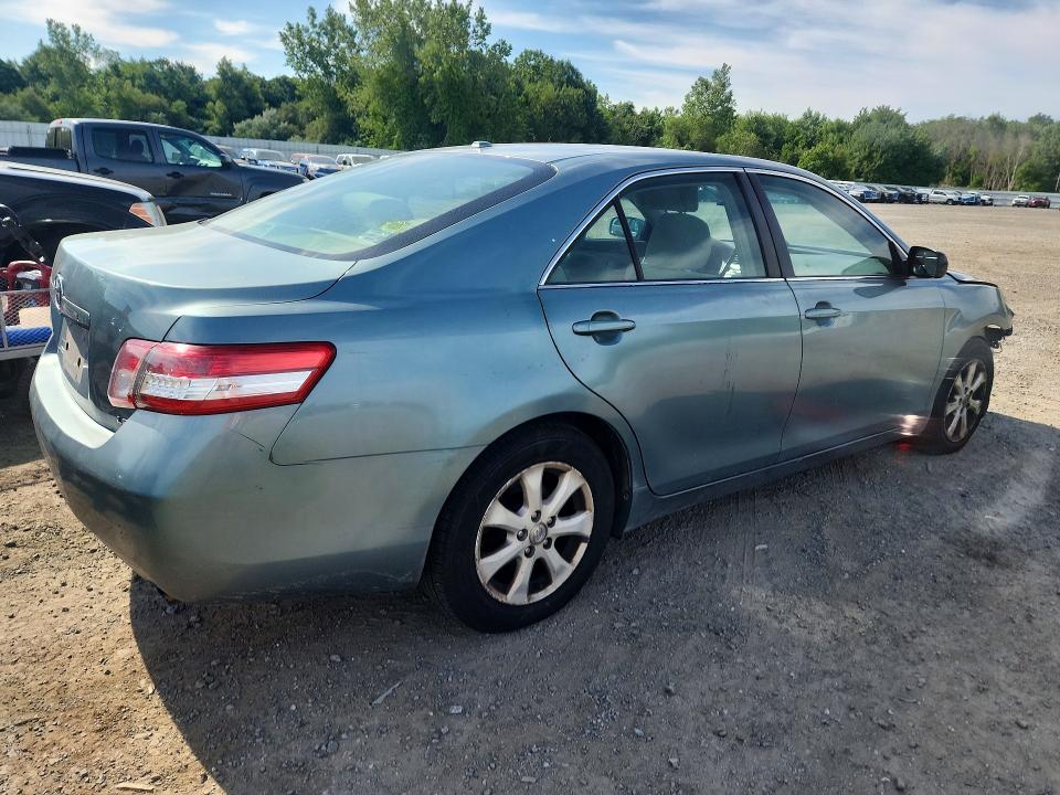 61735526 :رقم المزاد ، 4T4BF3EK3BR119581 vin ، 2011 Toyota Camry مزاد بيع