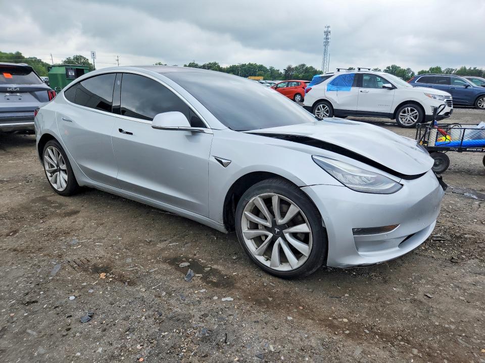 60386976 :رقم المزاد ، 5YJ3E1EAXJF048341 vin ، 2018 Tesla Model 3 مزاد بيع