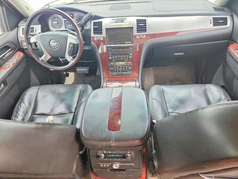 2010 Cadillac Escalade მანქანა იყიდება აუქციონზე, vin: 1GYUKBEF3AR111542, აუქციონის ნომერი: 61297406