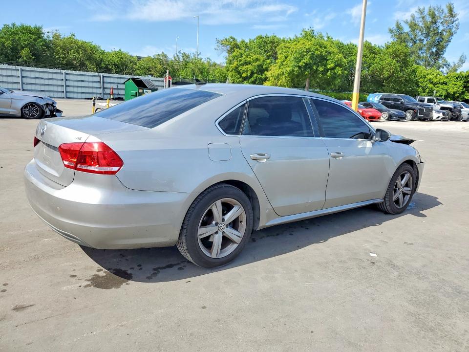 62203246 :رقم المزاد ، 1VWBP7A32CC054468 vin ، 2012 Volkswagen Passat مزاد بيع