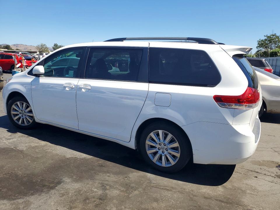 2014 Toyota Sienna მანქანა იყიდება აუქციონზე, vin: 5TDJK3DC3ES084825, აუქციონის ნომერი: 63430766