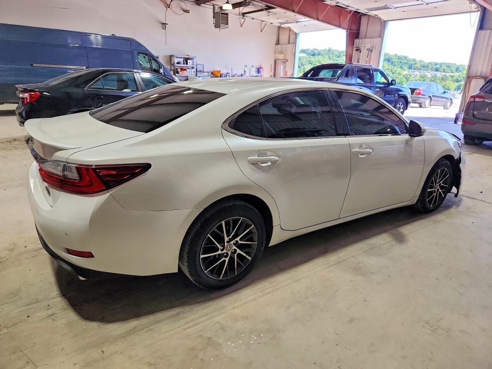 62357236 :رقم المزاد ، JTHBK1GG3H2250584 vin ، 2017 Lexus Es مزاد بيع