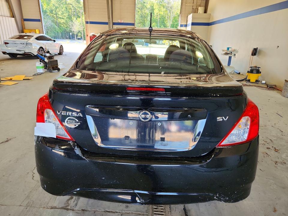62821336 :رقم المزاد ، 3N1CN7AP9JL882571 vin ، 2018 Nissan Versa مزاد بيع
