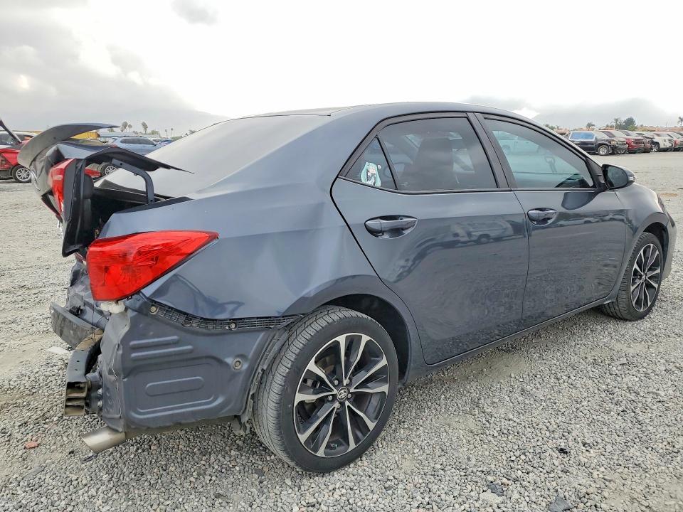 59200666 :رقم المزاد ، 5YFBURHE4JP782215 vin ، 2018 Toyota Corolla مزاد بيع