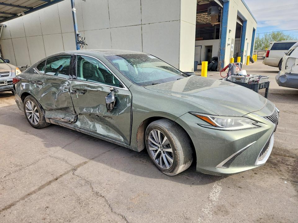59342636 :رقم المزاد ، 58ABZ1B15KU034381 vin ، 2019 Lexus Es مزاد بيع