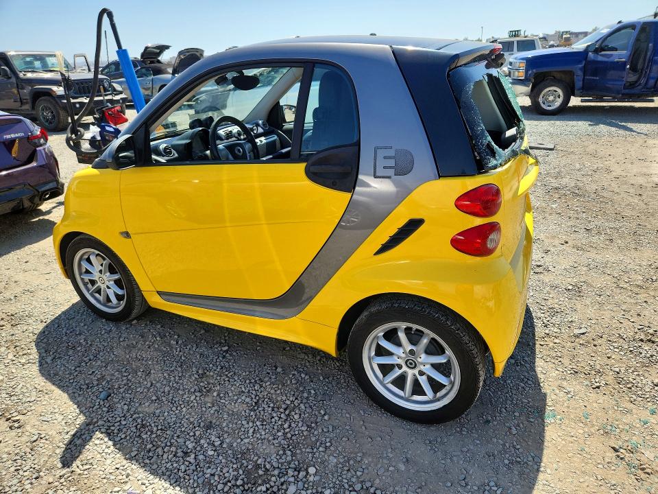 Продаж на аукціоні авто 2015 Smart Fortwo, vin: WMEEJ9AA3FK828900, номер лоту: 61610716
