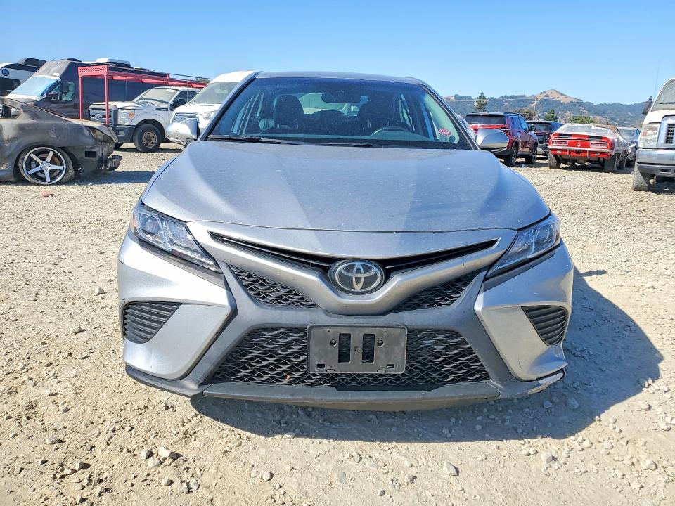 61069066 :رقم المزاد ، 4T1B11HK4KU220203 vin ، 2019 Toyota Camry مزاد بيع