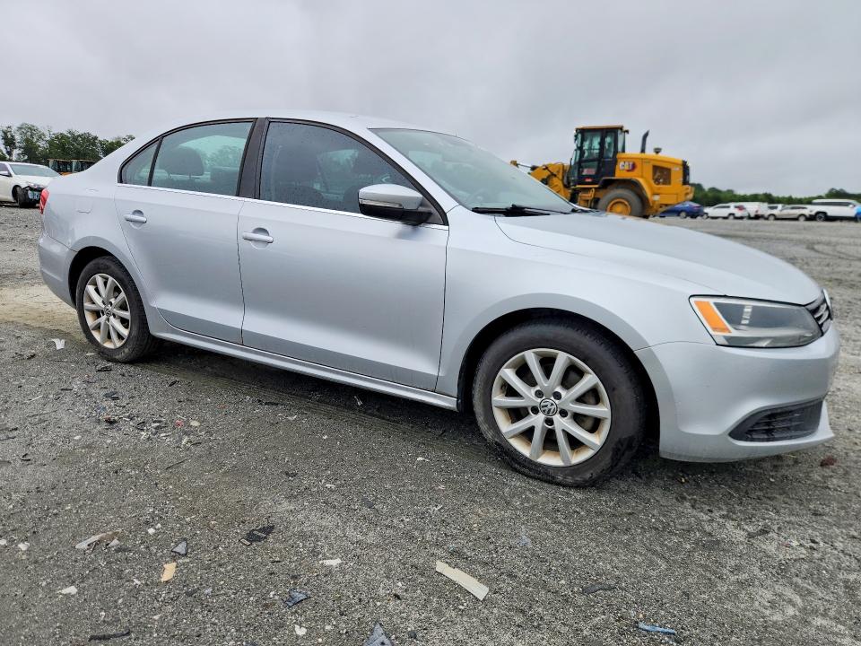60392246 :رقم المزاد ، 3VWD07AJ3EM317130 vin ، 2014 Volkswagen Jetta مزاد بيع