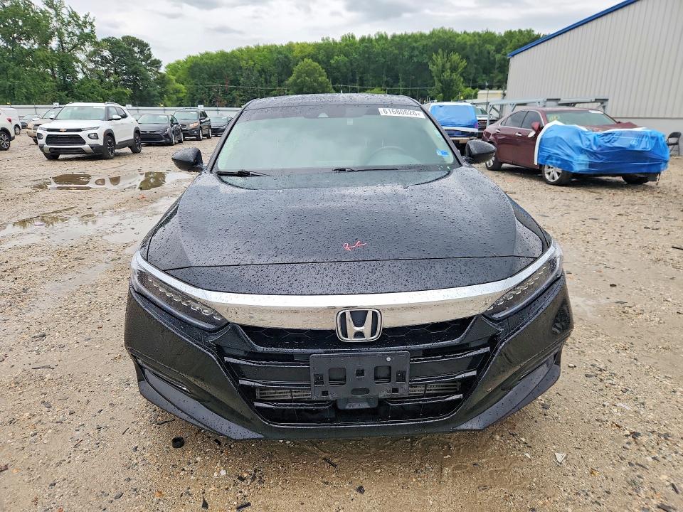 Aukcja sprzedaży 2018 Honda Accord, vin: 1HGCV1F97JA047582, numer aukcji: 61680626