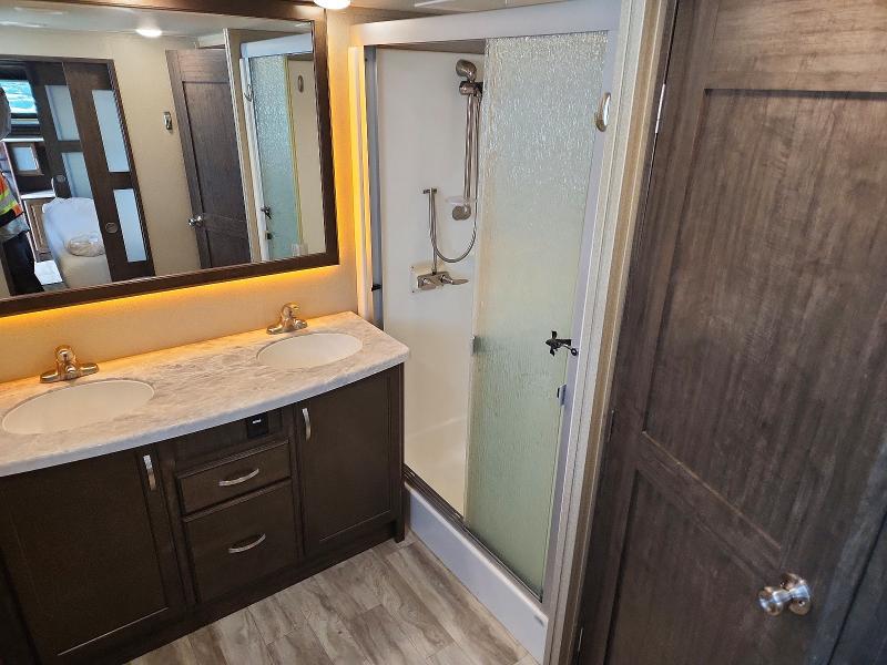 Продажа на аукционе авто 2020 Grand Design Solitude, vin: 573FS4322L9903607, номер лота: 60896686