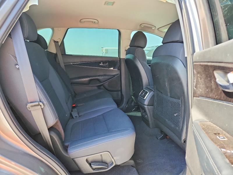2018 Kia Sorento მანქანა იყიდება აუქციონზე, vin: 5XYPG4A39JG415730, აუქციონის ნომერი: 63229046