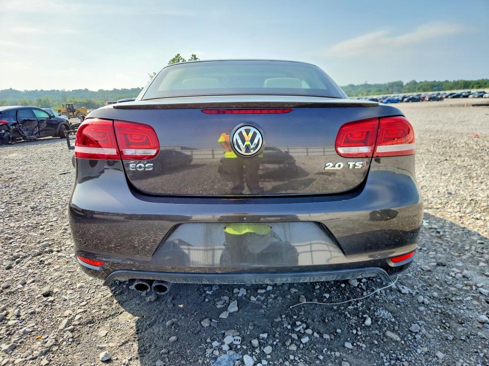 59291046 :رقم المزاد ، WVWBW8AH4FV000136 vin ، 2015 Volkswagen Eos مزاد بيع