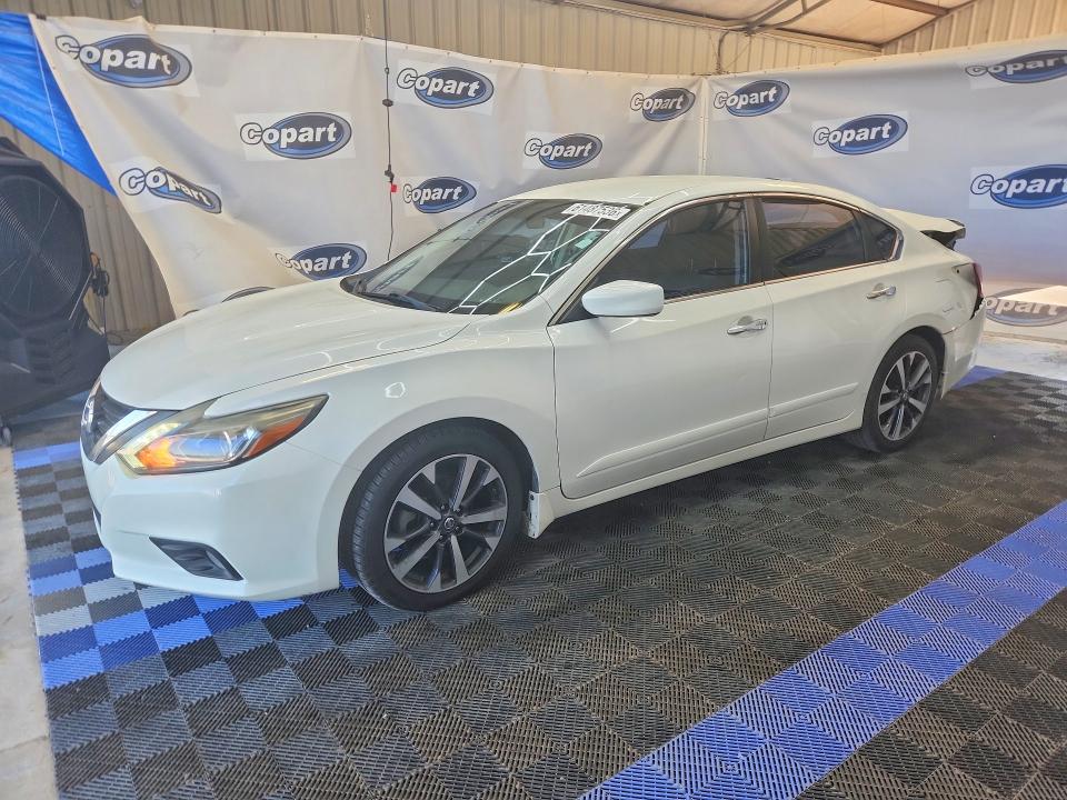 Продаж на аукціоні авто 2017 Nissan Altima, vin: 1N4AL3APXHN315420, номер лоту: 61487536