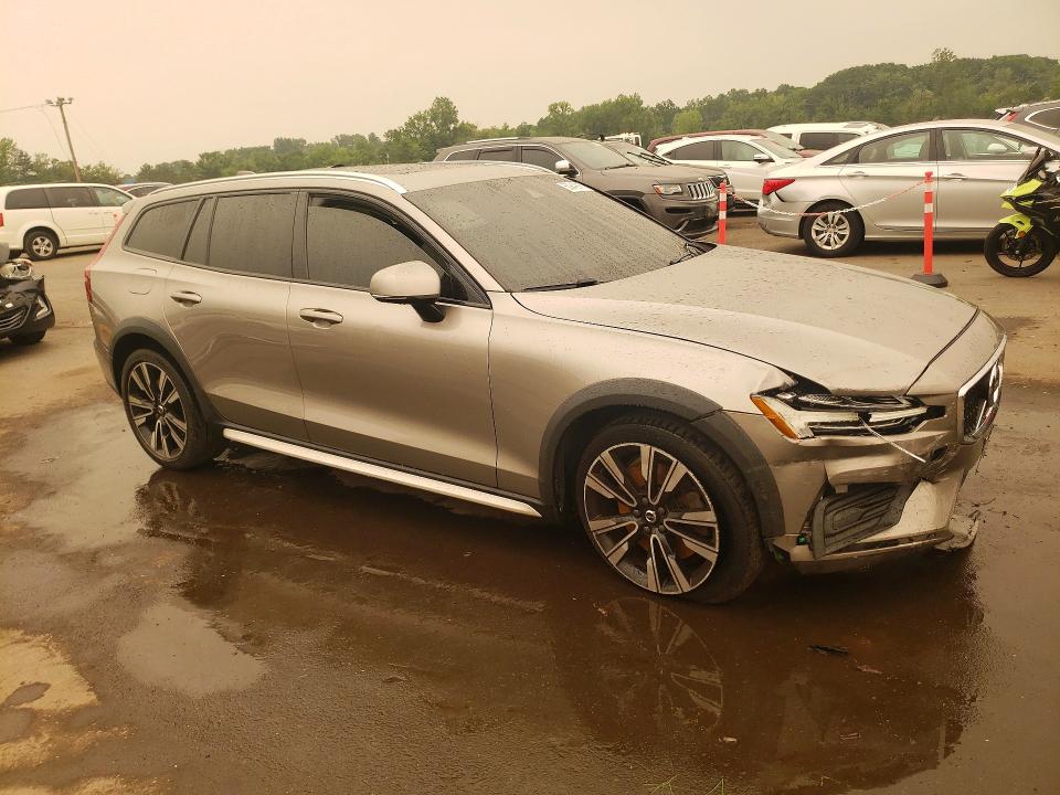 Продажа на аукционе авто 2020 Volvo V60 Cross Country, vin: YV4102WK5L1041566, номер лота: 60949916