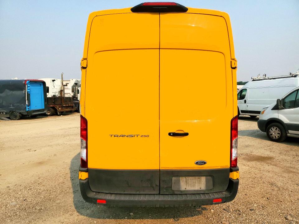 61158796 :رقم المزاد ، 1FTBR1X8XMKA25272 vin ، 2021 Ford Transit مزاد بيع