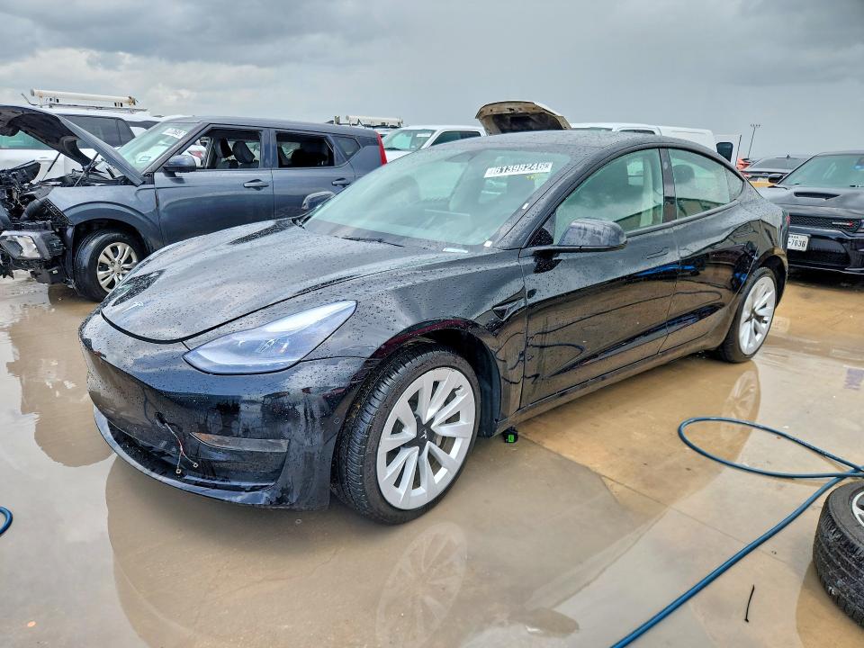 61398246 :رقم المزاد ، 5YJ3E1EAXNF369303 vin ، 2022 Tesla Model 3 مزاد بيع