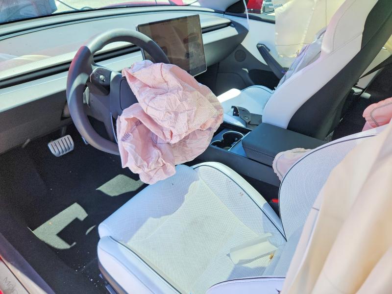 60524296 :رقم المزاد ، 5YJ3E1ETXSF932699 vin ، 2025 Tesla Model 3 مزاد بيع