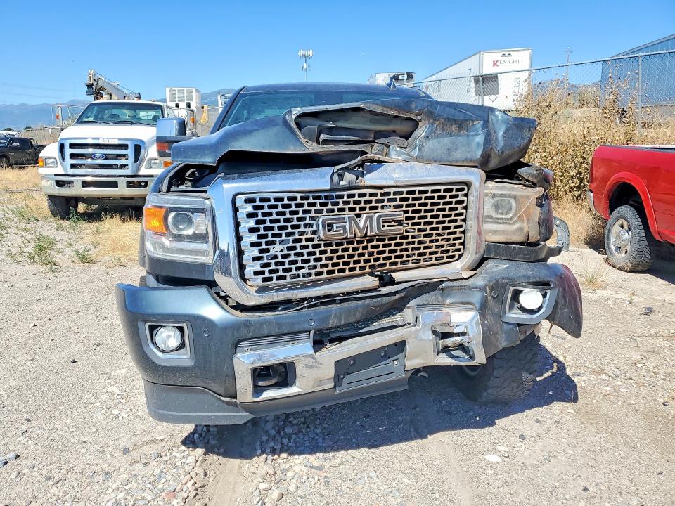 53554786 :رقم المزاد ، 1GT42YEY8HF237756 vin ، 2017 Gmc Sierra مزاد بيع