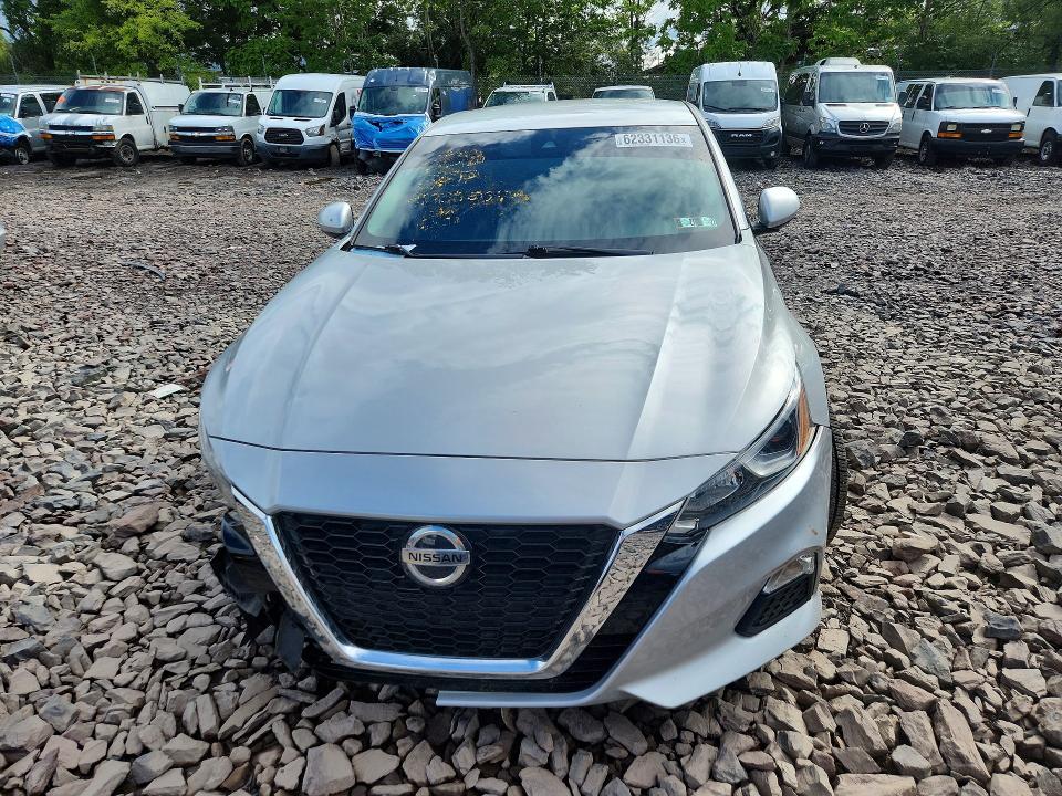 62331136 :رقم المزاد ، 1N4BL4BV7MN365063 vin ، 2021 Nissan Altima مزاد بيع